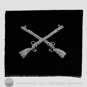 Mark with Insignia: Two crossed rifles and a | #394283